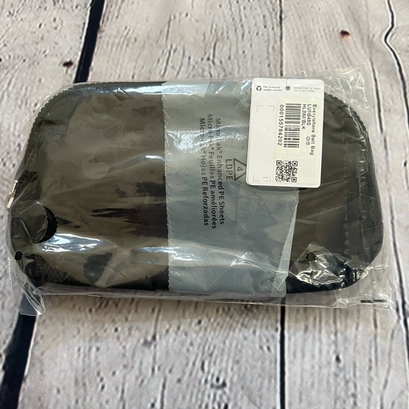 NWT LULULEMON EVERYWHERE BELT BAG 
COLOR HIDDEN HERITAGE LACE BLACK MULTI/BLACK - Picture 7 of 9